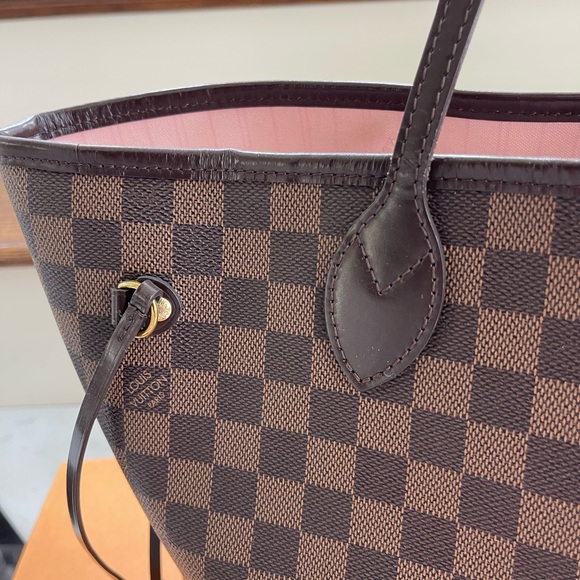 Louis Vuitton Neverfull MM Damier Ebene | Rose Ballerine Interior - Picture 7 of 11